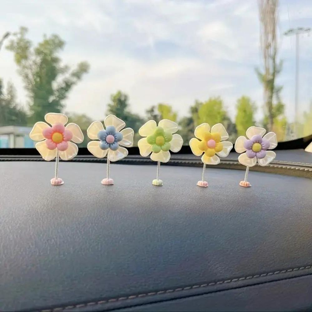 Slinger van margrietjes voor in de auto