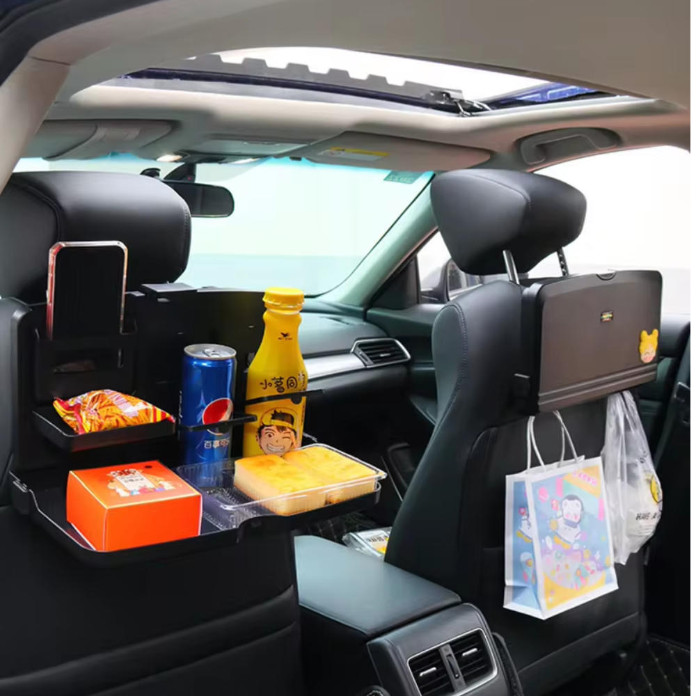 Tafel voor op de achterbank van de auto