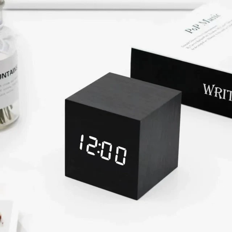 LED Kubusklok