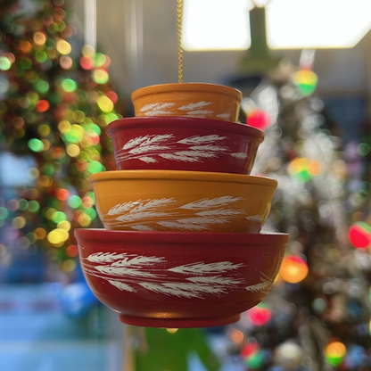 Ornament met gestapelde miniatuurkommetjes