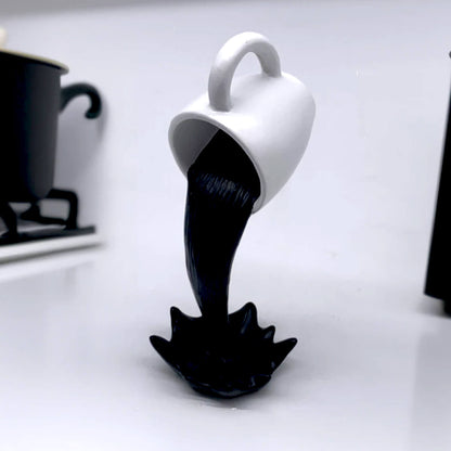 Zwevende morsende koffiekop